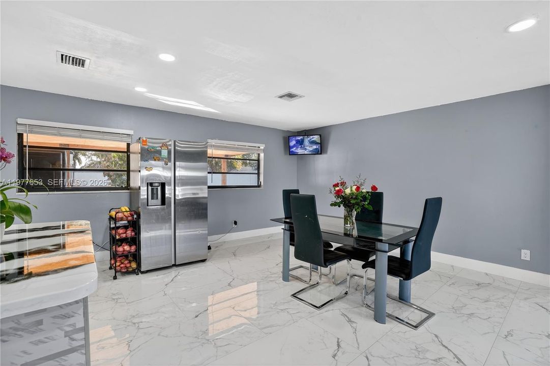 En Venta: $479,000 (3 camas, 1 baños, 1215 Pies cuadrados)