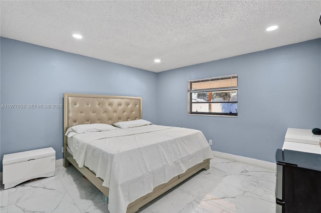 En Venta: $479,000 (3 camas, 1 baños, 1215 Pies cuadrados)