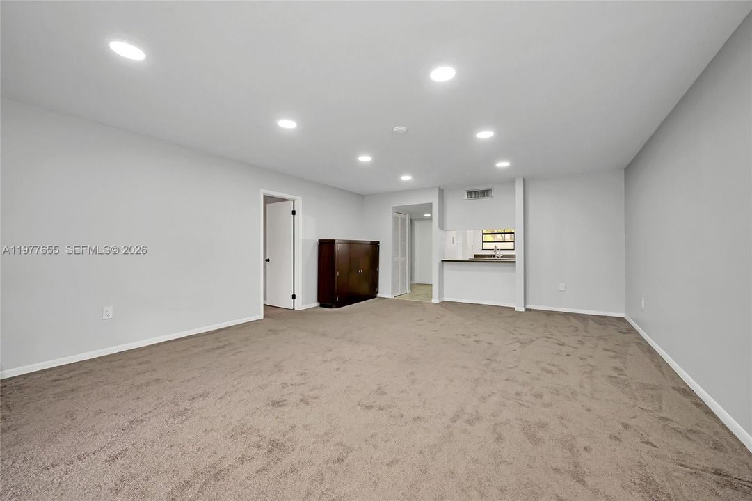 Activo con contrato: $1,850 (1 camas, 1 baños, 915 Pies cuadrados)