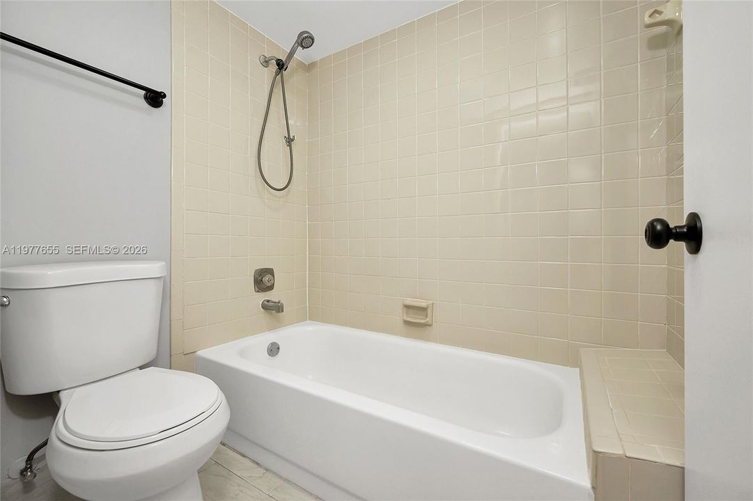 Activo con contrato: $1,850 (1 camas, 1 baños, 915 Pies cuadrados)