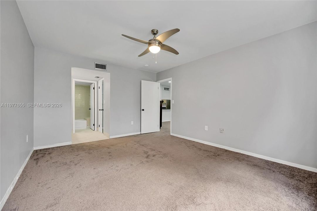 Activo con contrato: $1,850 (1 camas, 1 baños, 915 Pies cuadrados)