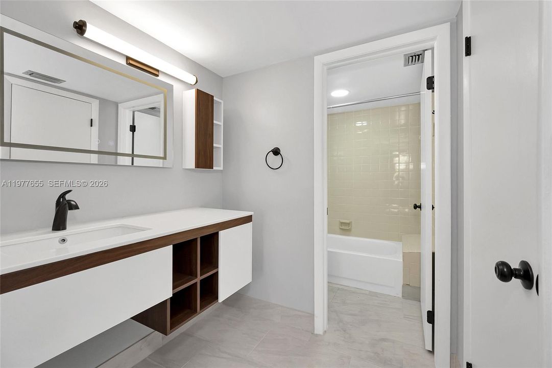 Activo con contrato: $1,850 (1 camas, 1 baños, 915 Pies cuadrados)