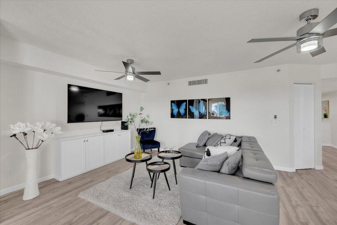 19-19 - 275 Palm Ave B304