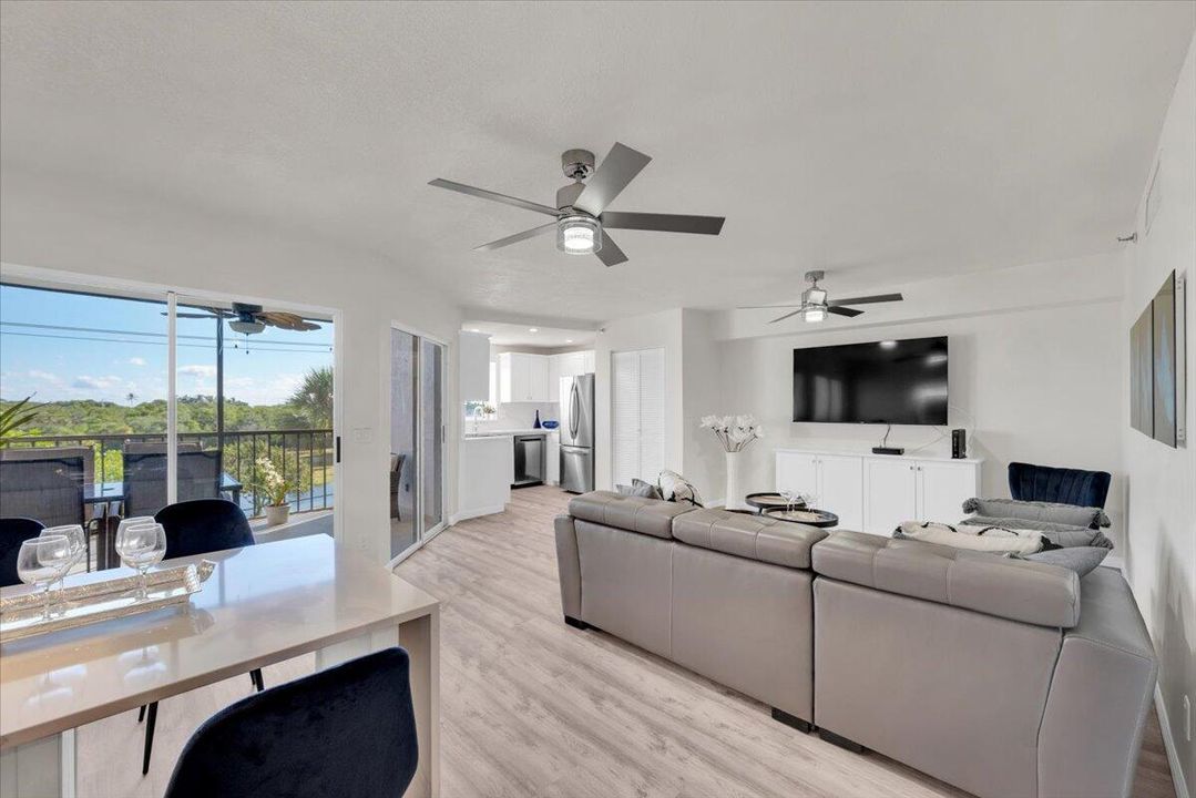 25-25 - 275 Palm Ave B304