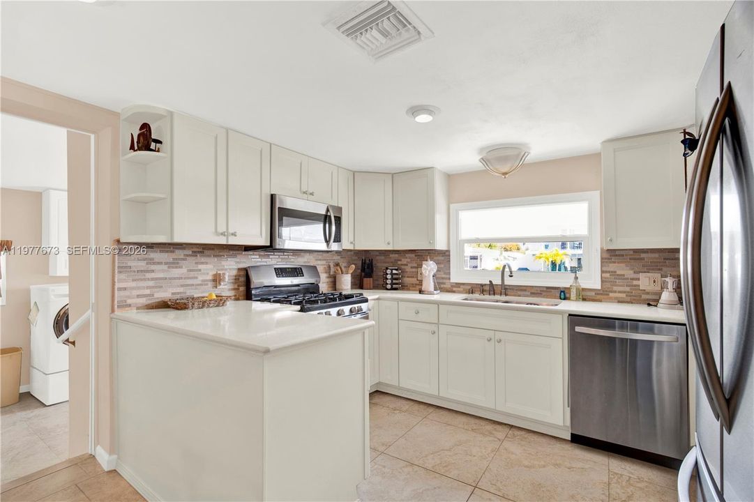 For Sale: $890,000 (3 beds, 2 baths, 1320 Square Feet)