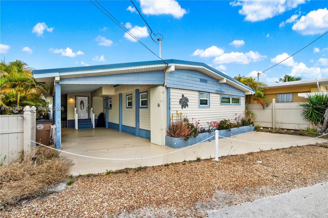 For Sale: $890,000 (3 beds, 2 baths, 1320 Square Feet)