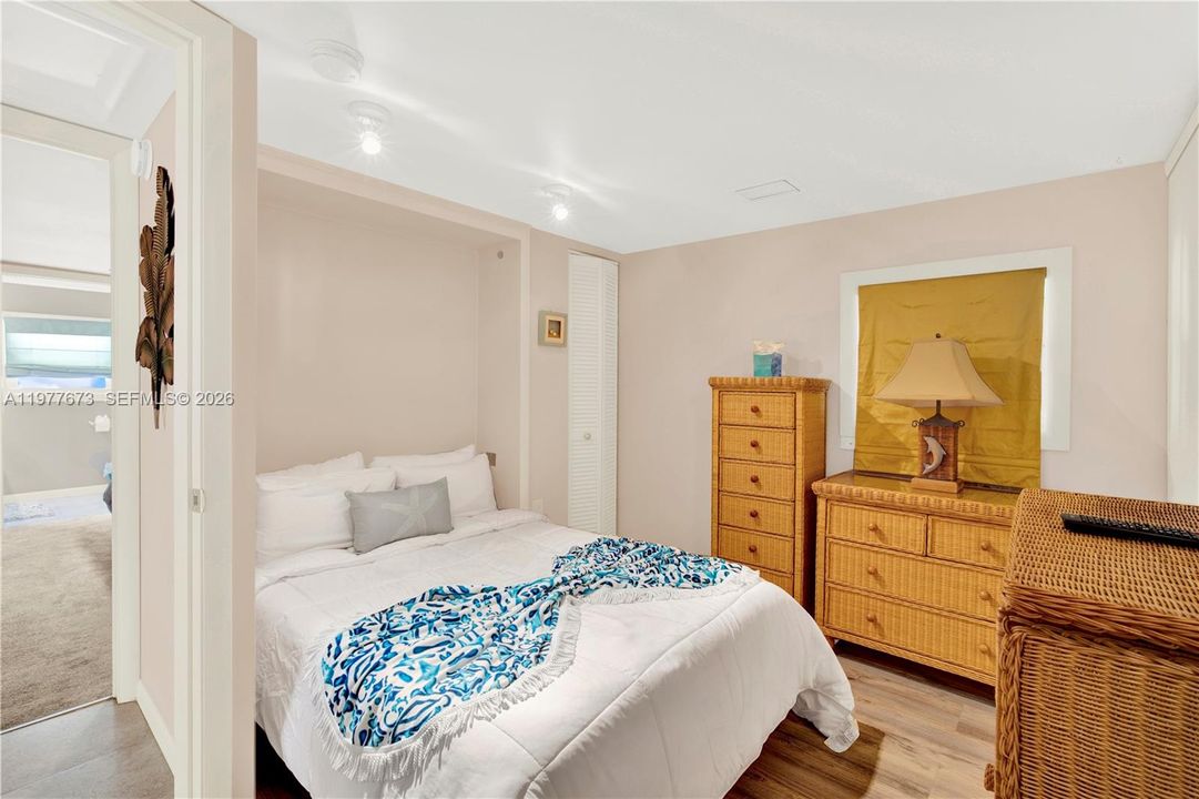 For Sale: $890,000 (3 beds, 2 baths, 1320 Square Feet)