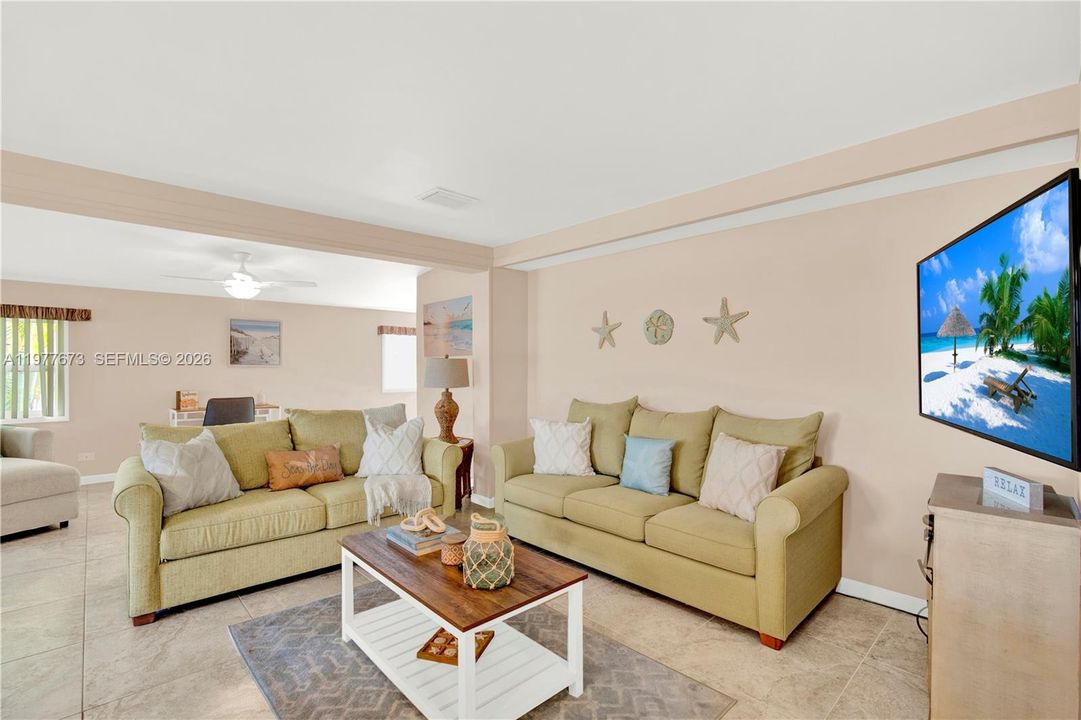 For Sale: $890,000 (3 beds, 2 baths, 1320 Square Feet)