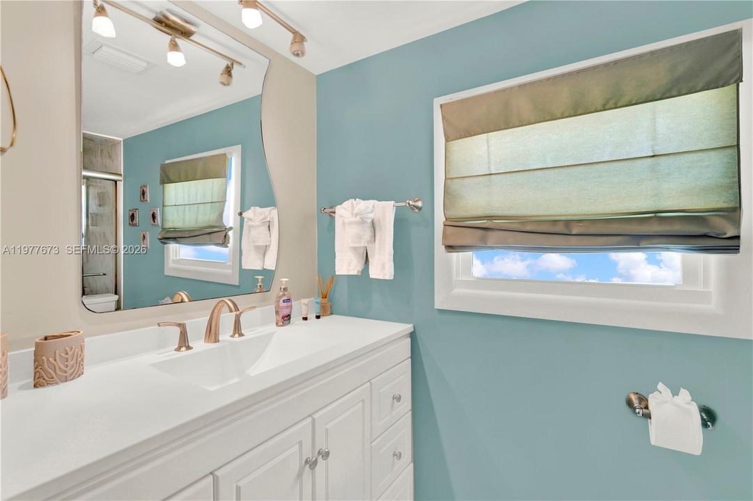 For Sale: $890,000 (3 beds, 2 baths, 1320 Square Feet)