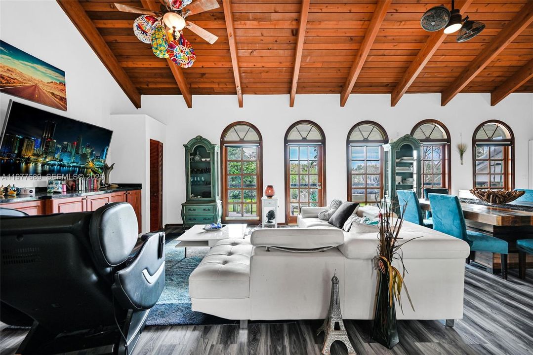 For Sale: $2,625,000 (5 beds, 5 baths, 4598 Square Feet)