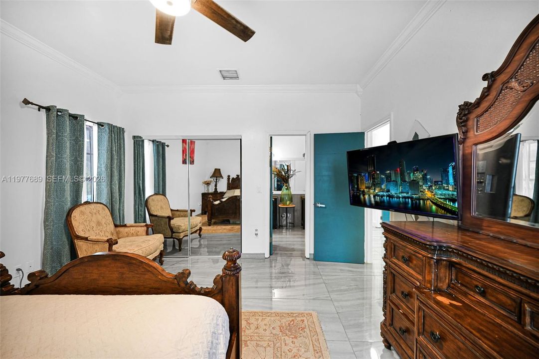 For Sale: $2,625,000 (5 beds, 5 baths, 4598 Square Feet)