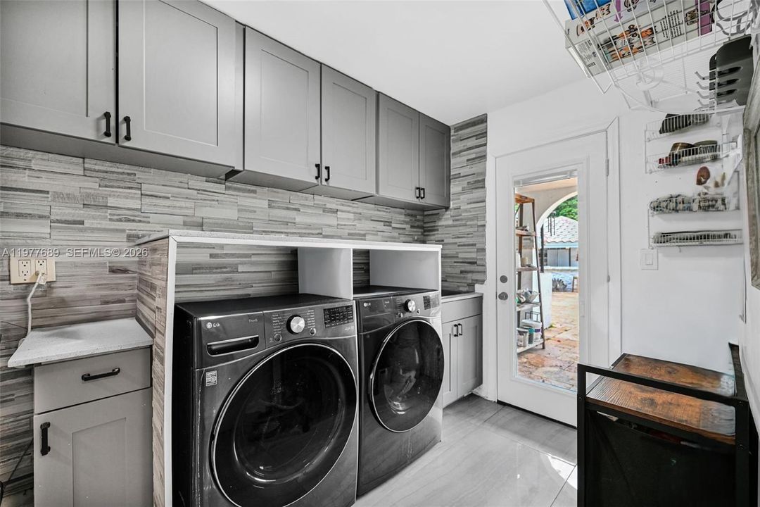 For Sale: $2,625,000 (5 beds, 5 baths, 4598 Square Feet)