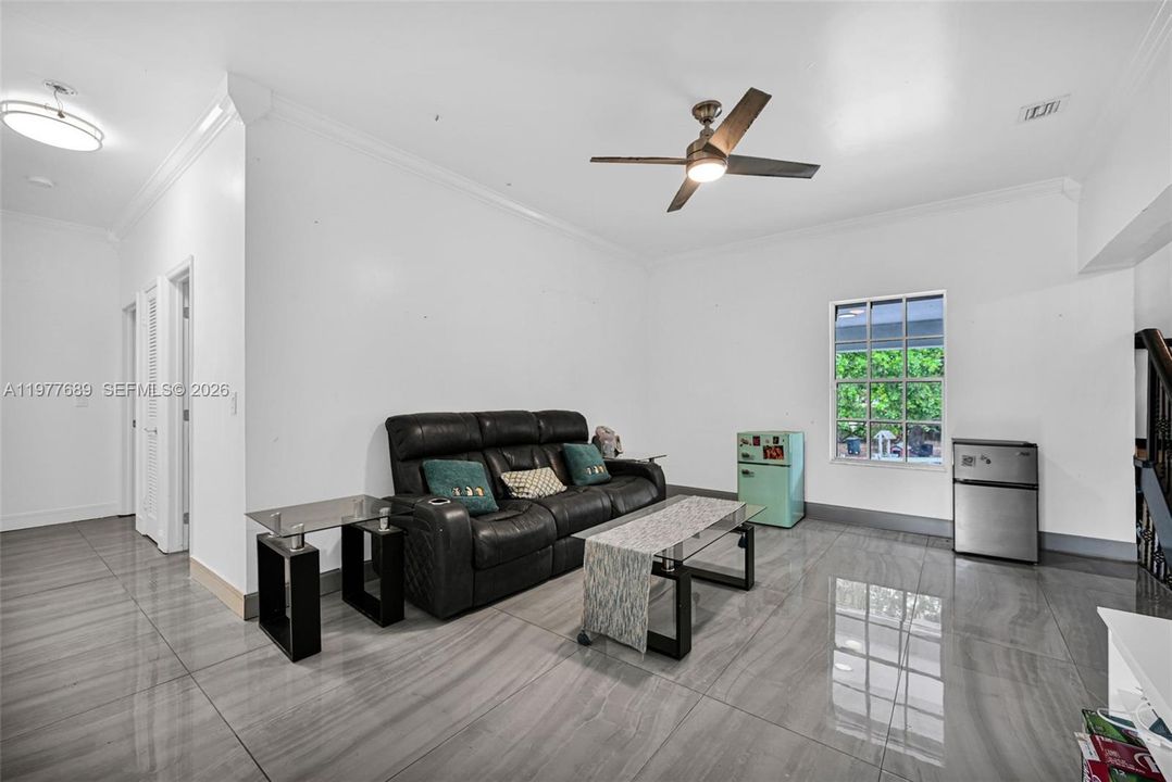 For Sale: $2,625,000 (5 beds, 5 baths, 4598 Square Feet)