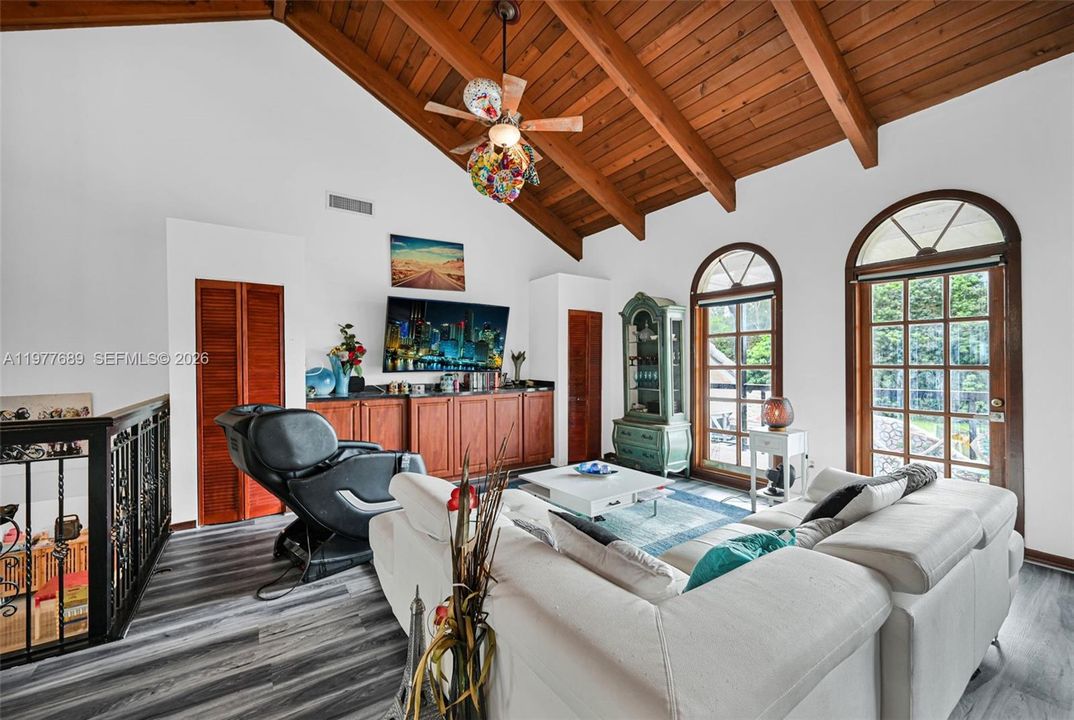 For Sale: $2,625,000 (5 beds, 5 baths, 4598 Square Feet)