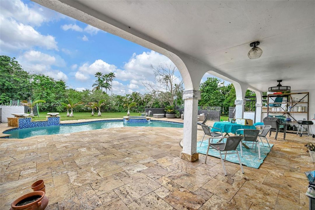 For Sale: $2,625,000 (5 beds, 5 baths, 4598 Square Feet)