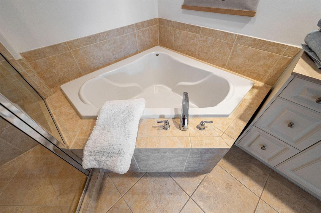 10-web-or-mls-975-nw-flagler-ave