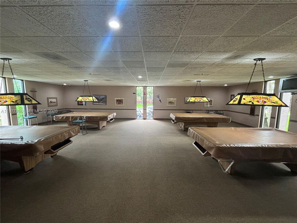 合同活跃: $250,000 (2 贝兹, 2 浴室, 965 平方英尺)