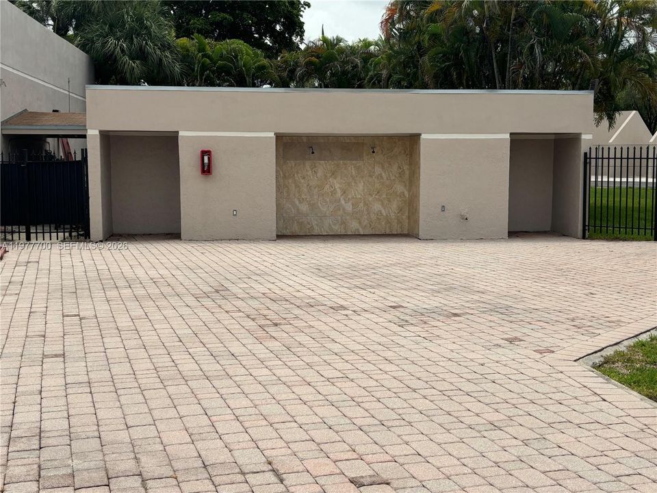 合同活跃: $250,000 (2 贝兹, 2 浴室, 965 平方英尺)