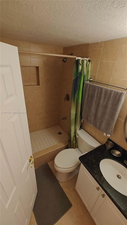 For Sale: $385,000 (2 beds, 2 baths, 990 Square Feet)