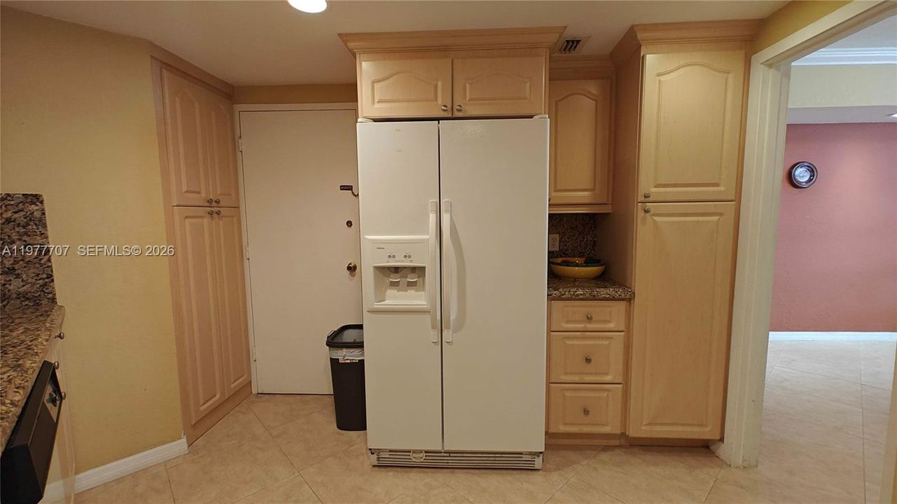For Sale: $385,000 (2 beds, 2 baths, 990 Square Feet)