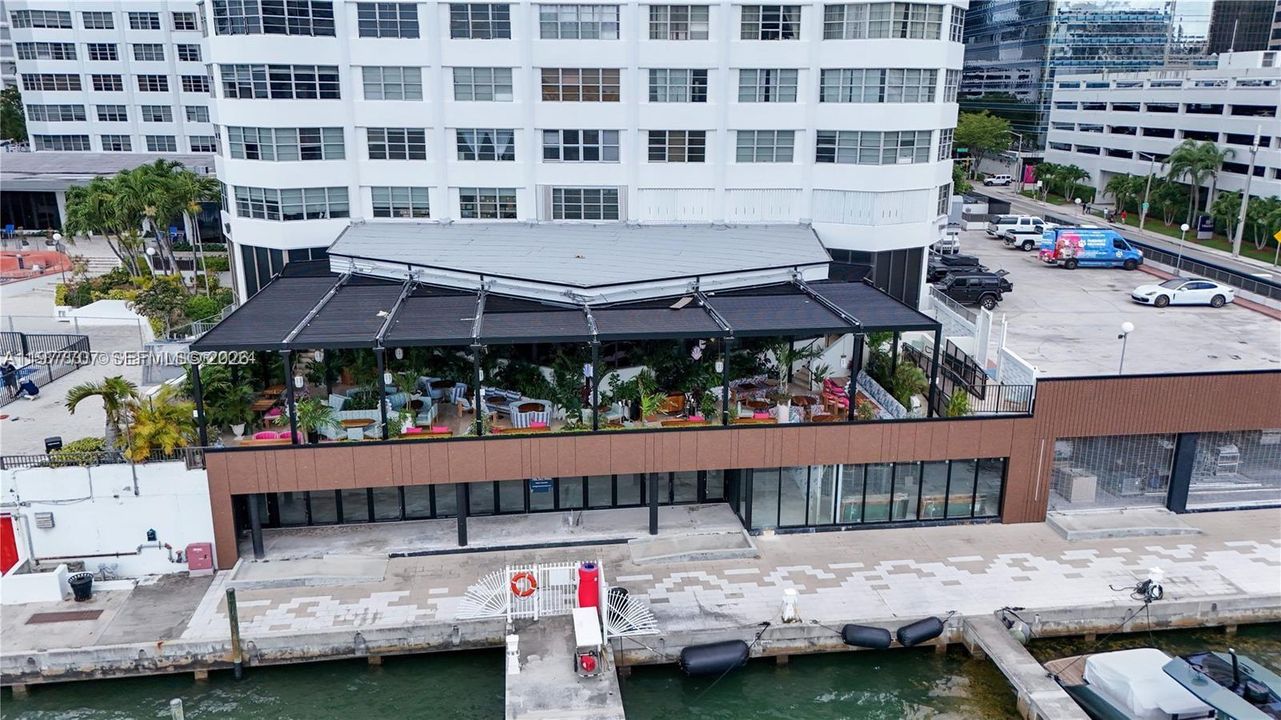 For Sale: $385,000 (2 beds, 2 baths, 990 Square Feet)