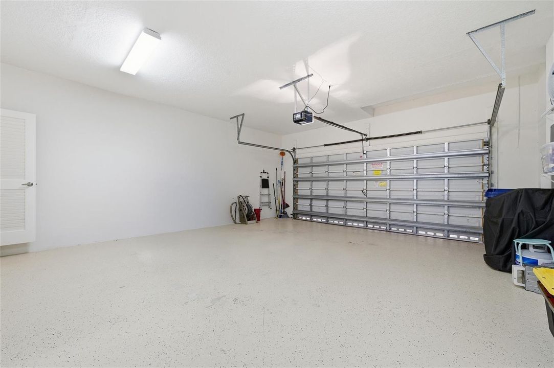 Oversized 2 car garage