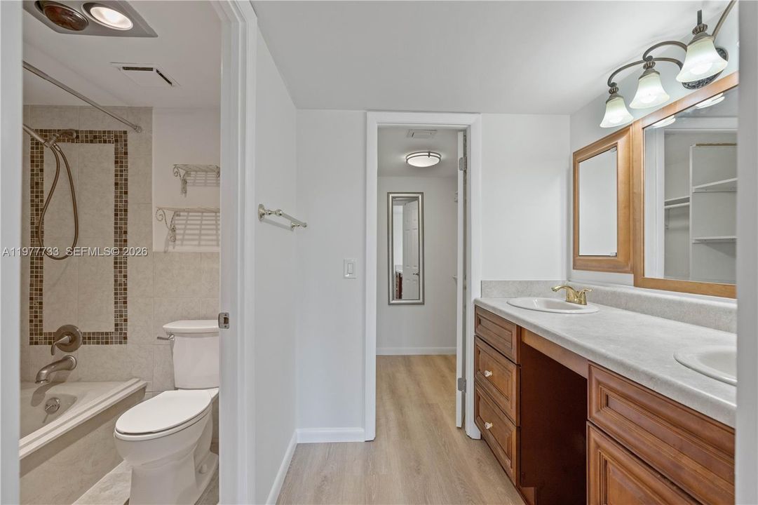 En Venta: $274,000 (2 camas, 2 baños, 1369 Pies cuadrados)
