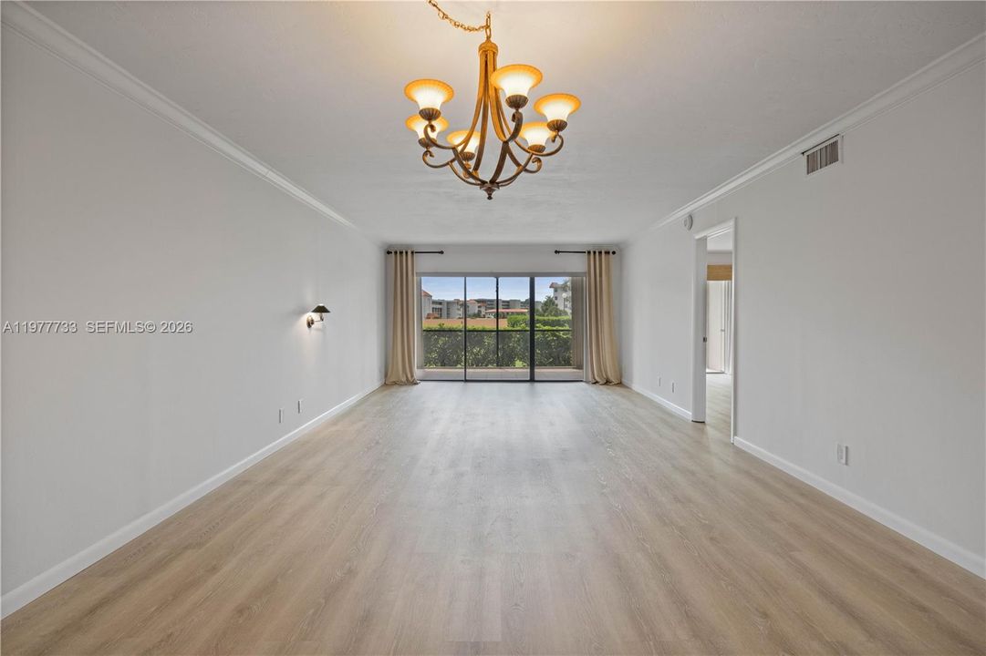 En Venta: $274,000 (2 camas, 2 baños, 1369 Pies cuadrados)