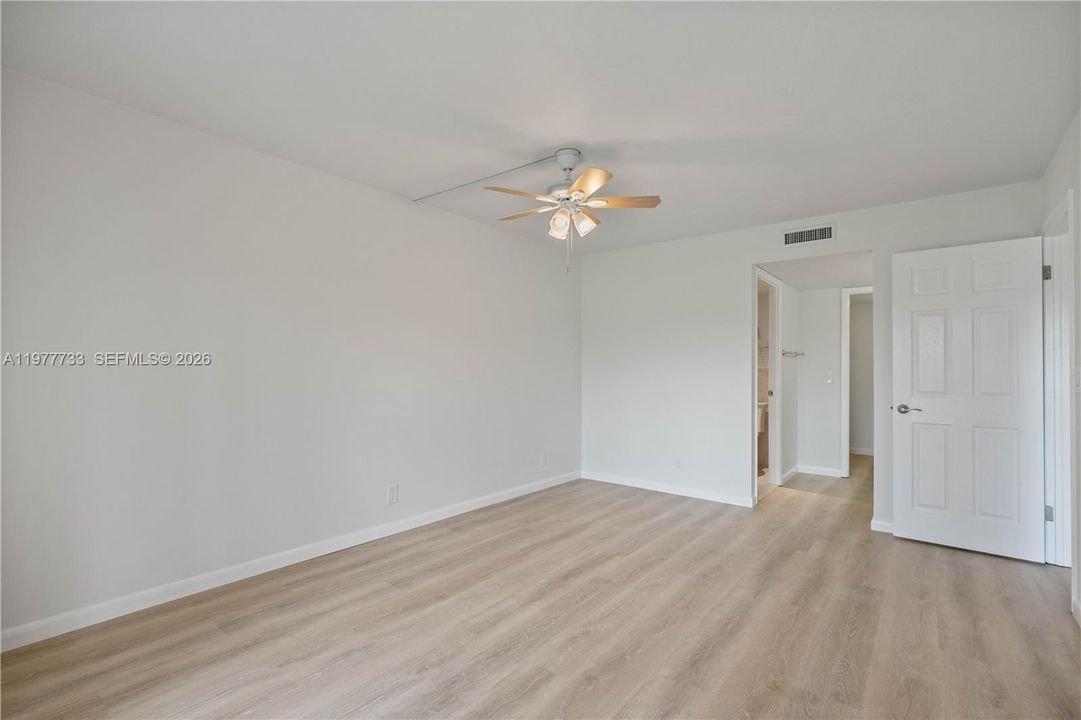 En Venta: $274,000 (2 camas, 2 baños, 1369 Pies cuadrados)