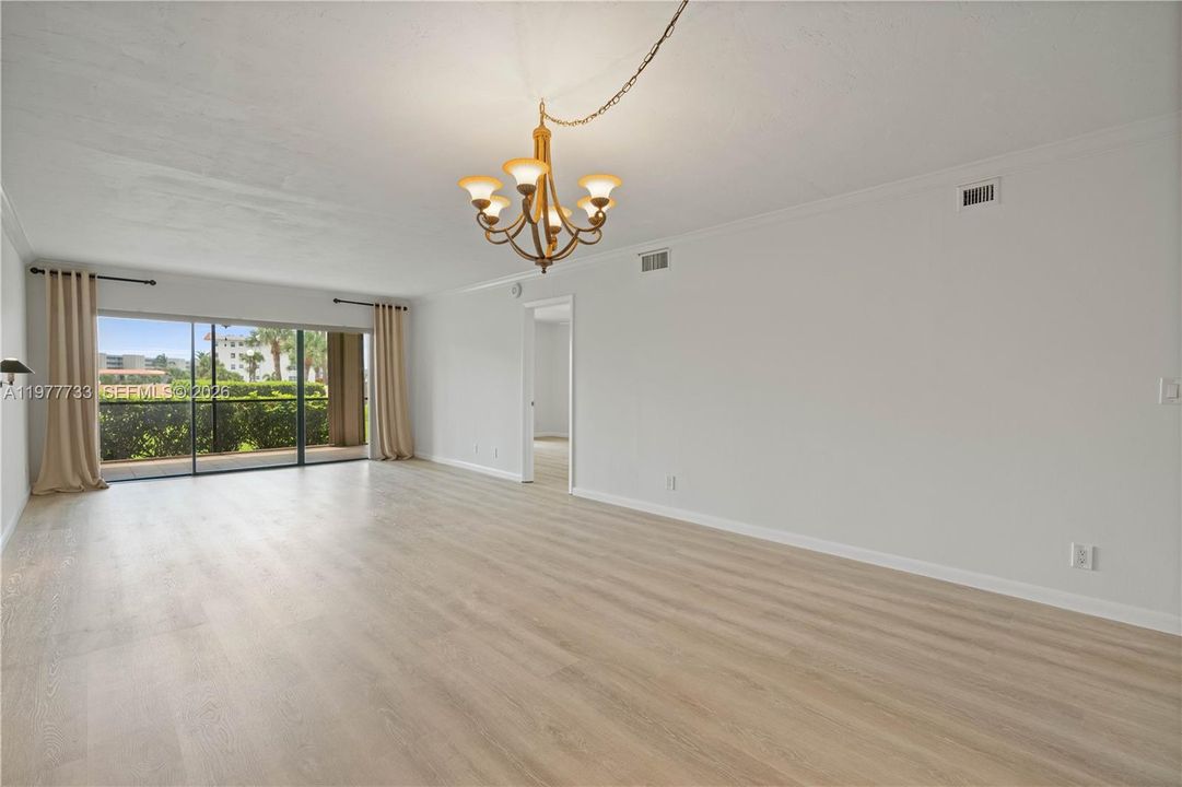 En Venta: $274,000 (2 camas, 2 baños, 1369 Pies cuadrados)