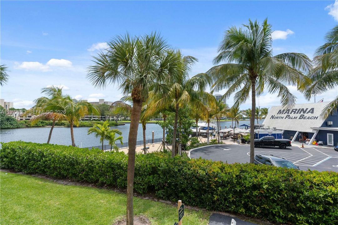 North Palm Beach Marina Cafe just a few steps away.