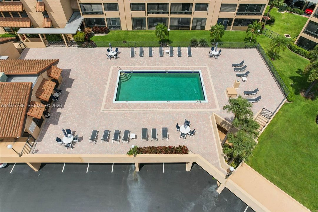 En Venta: $274,000 (2 camas, 2 baños, 1369 Pies cuadrados)