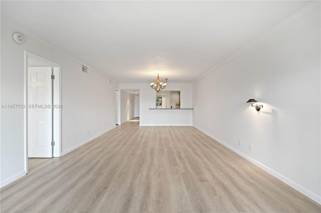 En Venta: $274,000 (2 camas, 2 baños, 1369 Pies cuadrados)