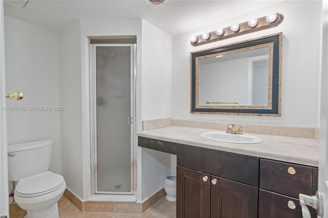 En Venta: $274,000 (2 camas, 2 baños, 1369 Pies cuadrados)