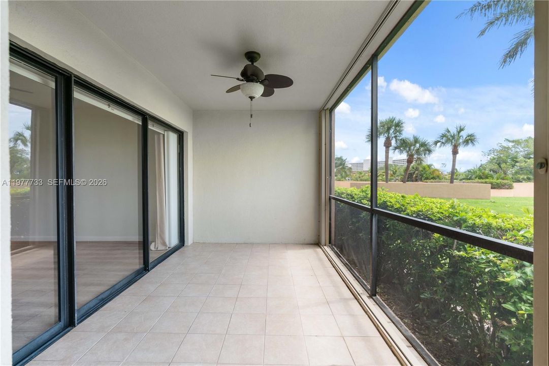 En Venta: $274,000 (2 camas, 2 baños, 1369 Pies cuadrados)