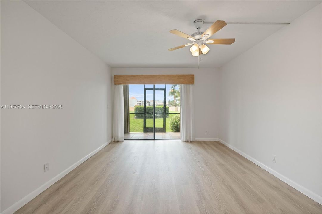 En Venta: $274,000 (2 camas, 2 baños, 1369 Pies cuadrados)