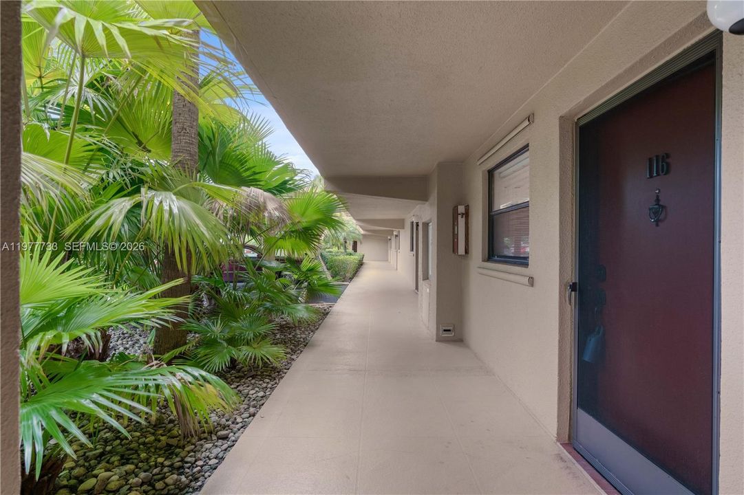 En Venta: $274,000 (2 camas, 2 baños, 1369 Pies cuadrados)