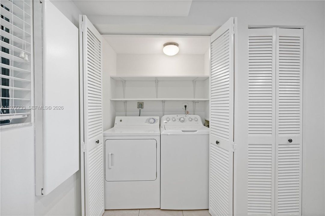 En Venta: $274,000 (2 camas, 2 baños, 1369 Pies cuadrados)