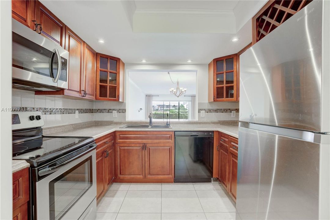 En Venta: $274,000 (2 camas, 2 baños, 1369 Pies cuadrados)