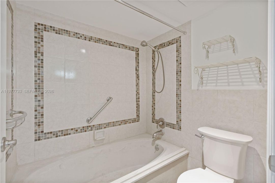 En Venta: $274,000 (2 camas, 2 baños, 1369 Pies cuadrados)