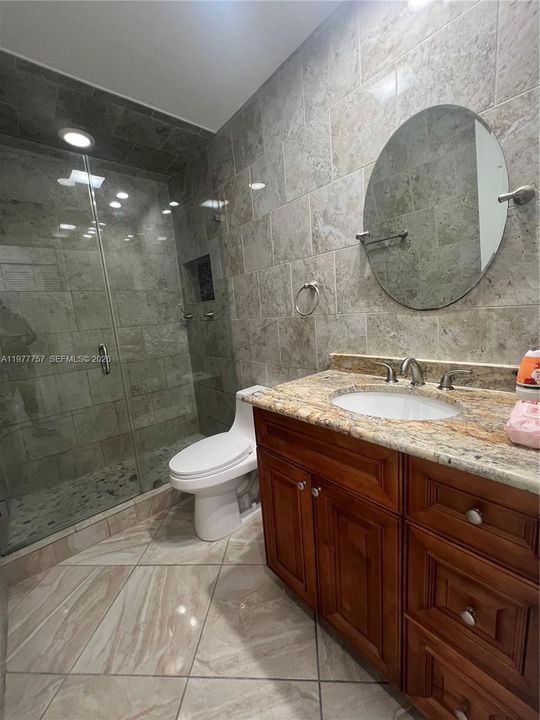 Activo con contrato: $243,900 (2 camas, 2 baños, 834 Pies cuadrados)