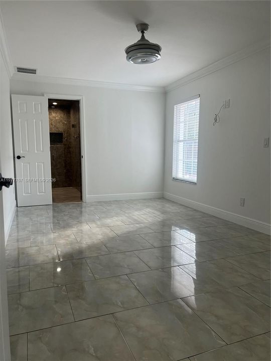 Activo con contrato: $243,900 (2 camas, 2 baños, 834 Pies cuadrados)