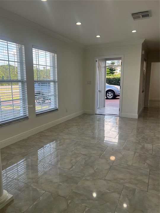 Activo con contrato: $243,900 (2 camas, 2 baños, 834 Pies cuadrados)