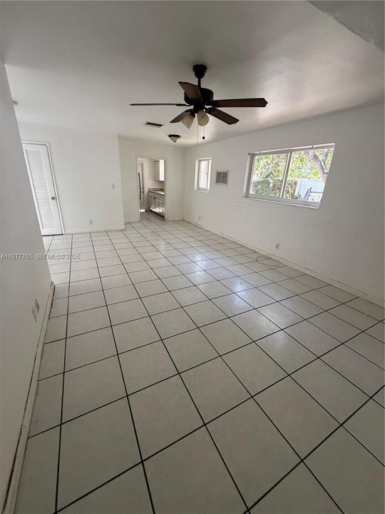 待售: $899,000 (0 贝兹, 0 浴室, 3905 平方英尺)