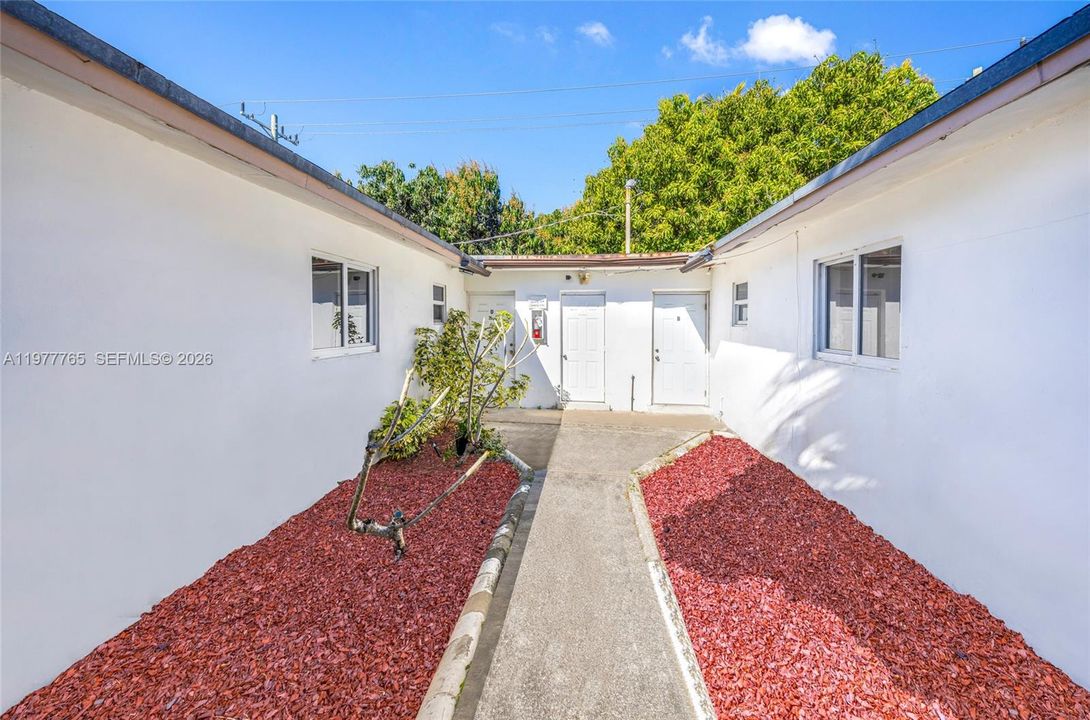 待售: $899,000 (0 贝兹, 0 浴室, 3905 平方英尺)