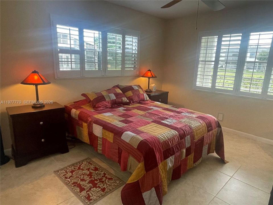 Activo con contrato: $130,000 (2 camas, 1 baños, 820 Pies cuadrados)