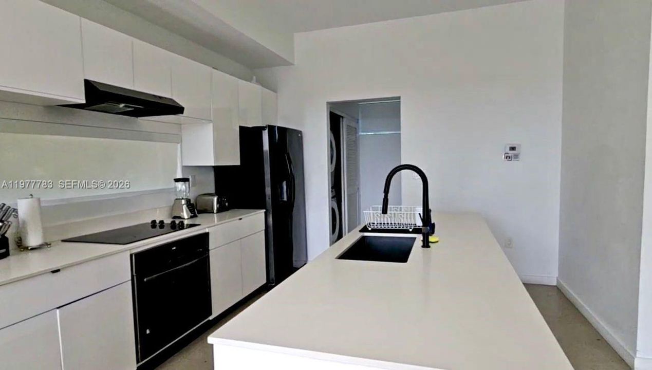 На продажу: $4,487,617 (0 спален, 0 ванн, 9276 Квадратных фут)