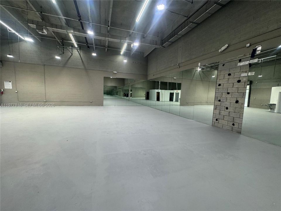 В аренду: $6,950 (0 спален, 0 ванн, 0 Квадратных фут)