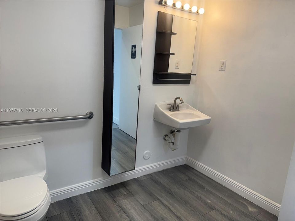 В аренду: $6,950 (0 спален, 0 ванн, 0 Квадратных фут)