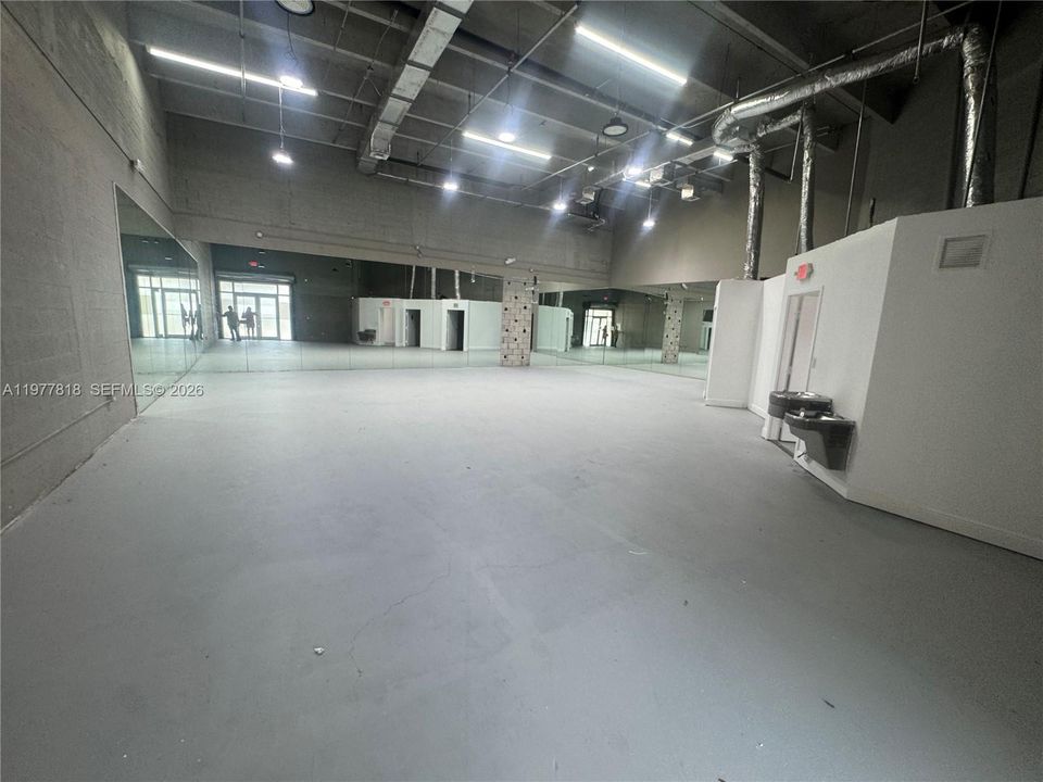 В аренду: $6,950 (0 спален, 0 ванн, 0 Квадратных фут)